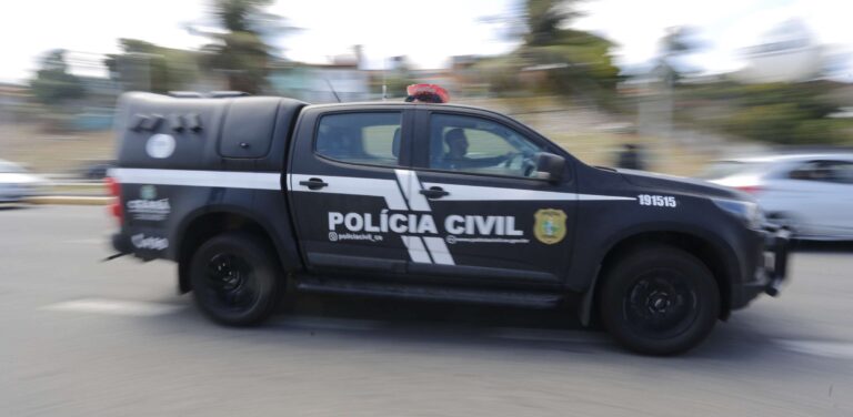 Homem é preso com dois carros furtados de locadora de veículos em Cumbuco, no Ceará