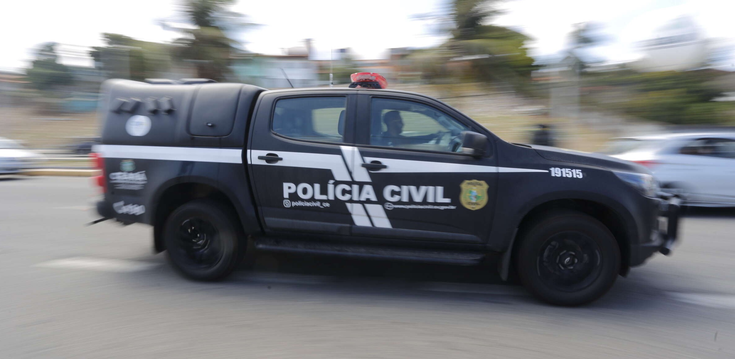 Homem é preso com dois carros furtados de locadora de veículos em Cumbuco, no Ceará