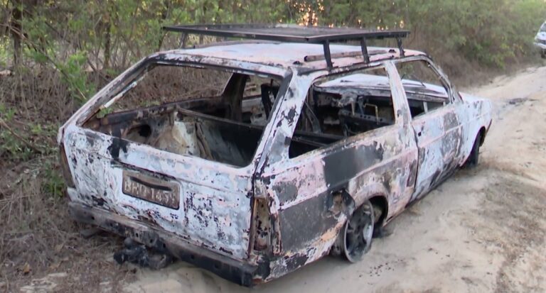 Homem é morto a tiros e tem carro incendiado após assalto em Pacajus, no Ceará