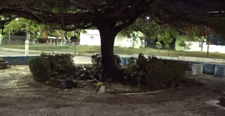 Barraco é incendiado após briga entre pessoas em situação de rua em Maracanaú, no Ceará