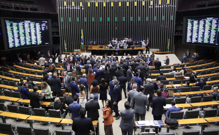 Câmara dos Deputados vota nesta quarta (1º) isenção do Imposto de Renda para quem ganha até R$ 5 mil
