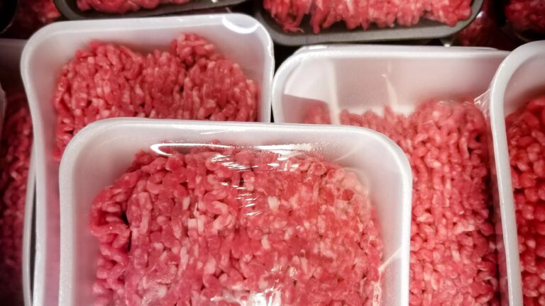 Setor e governo acreditam em redução de tarifas dos EUA sobre carne após encontro entre Lula e Trump