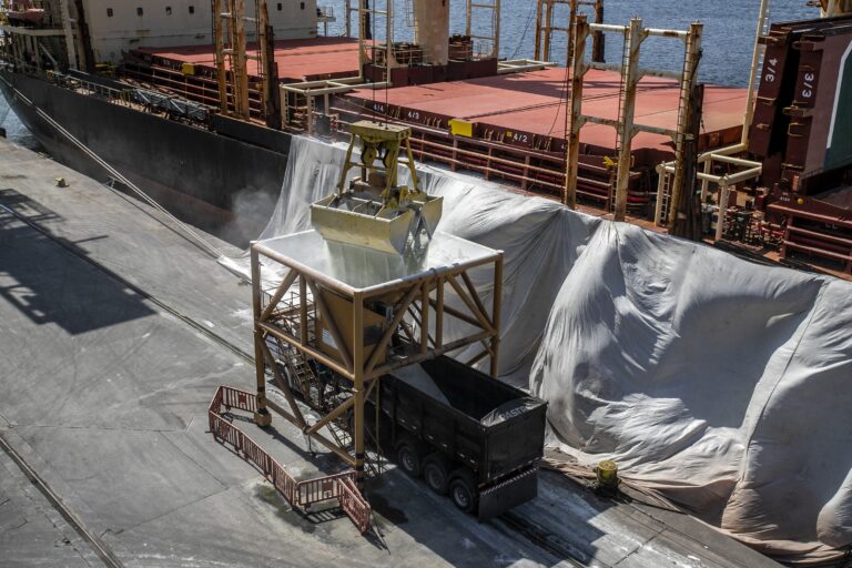 Entrega de fertilizantes deve crescer 1% e passar de 48 milhões de toneladas em 2025