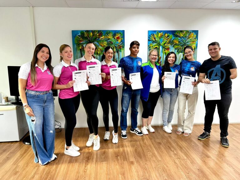 Governo do Ceará entrega passagens aéreas para atletas de GR, Paranatação e Funcional Fitness