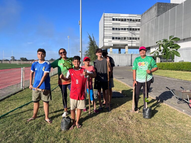 Projeto Esporte em 3 Tempos planta 50 mudas no CFO