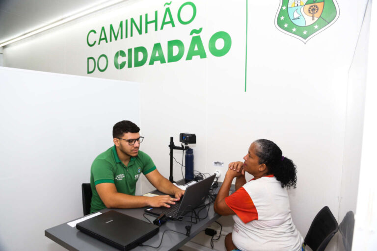 Caminhão do Cidadão leva serviços de documentação a sete municípios cearenses nesta semana