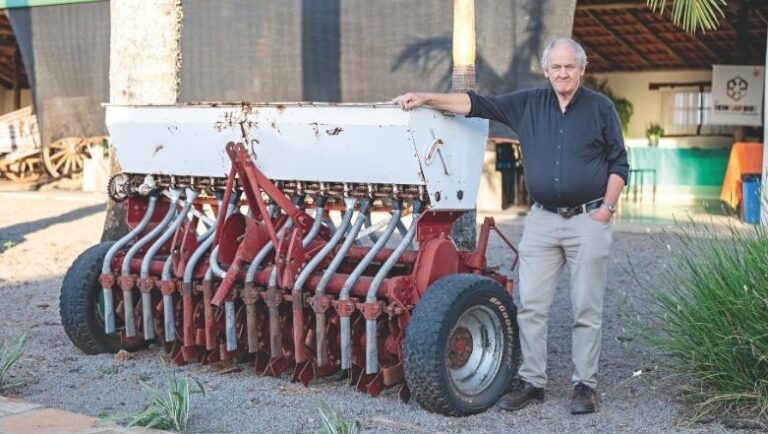 ‘É preciso sujar os dedos de terra’, diz holandês que disseminou plantio direto no Brasil