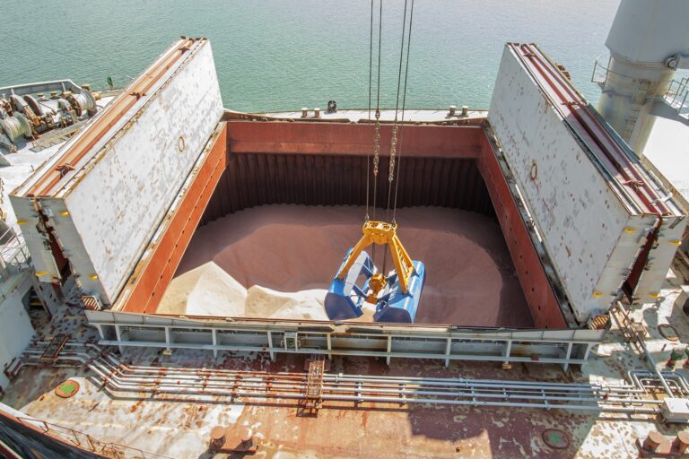 Tarifaço nos EUA impacta mercado de fertilizantes, e Rússia se torna principal fornecedora dos americanos