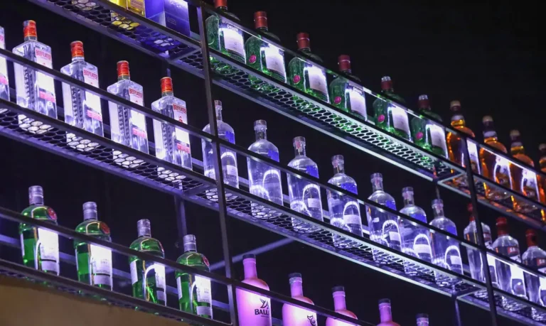 Sobe para três o número de casos suspeitos de intoxicação por metanol no Ceará; veja lista de cidades