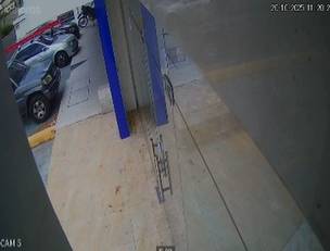 Dupla furta moto estacionada em avenida movimentada do bairro Dionísio Torres, em Fortaleza