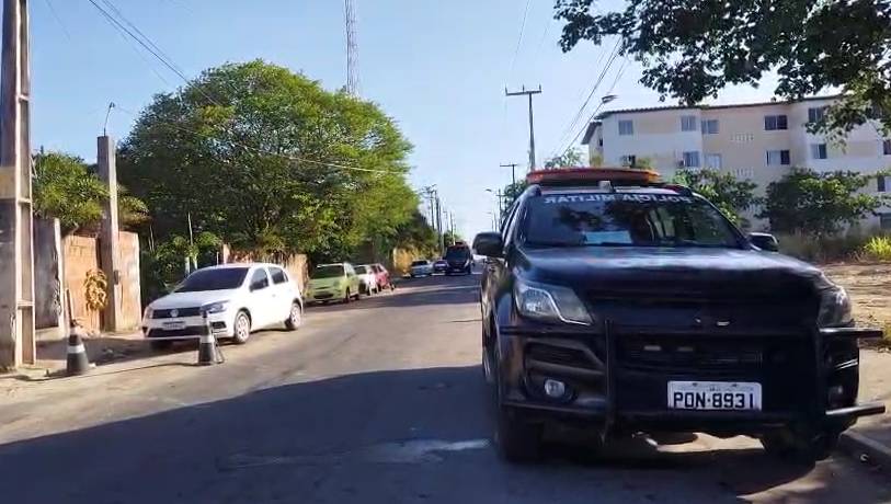 Criminoso que portava bomba no bolso morre em troca de tiros com a polícia, em Fortaleza