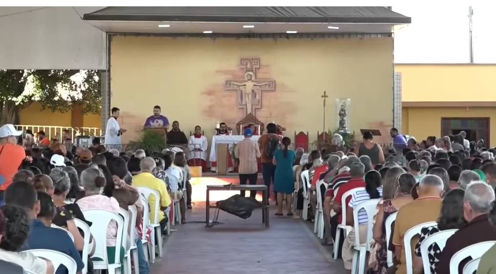 Milhares de romeiros visitam Canindé nos festejos em homenagem a São Francisco das Chagas