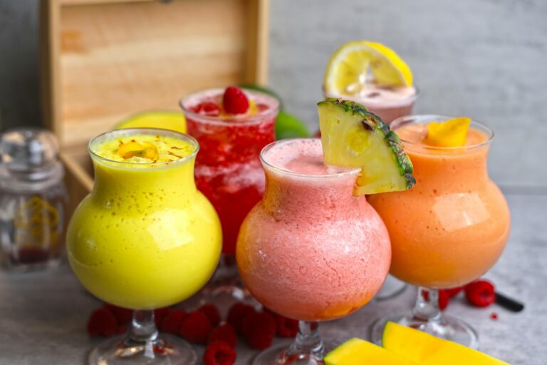 Leves e refrescantes: aprenda três receitas de drinks sem álcool