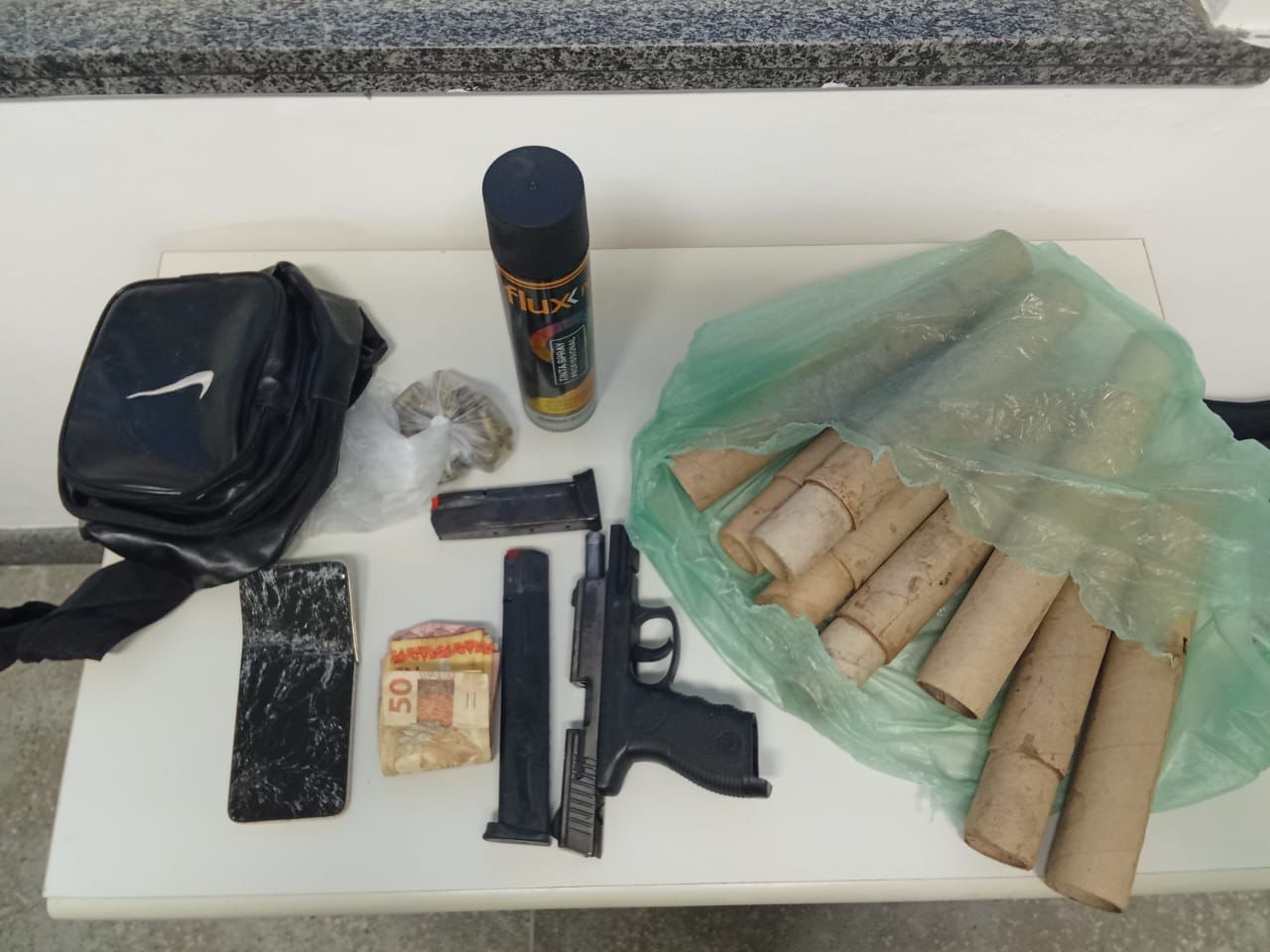 Polícia Militar prende seis pessoas e apreende armas, drogas e dinheiro em Pindoretama