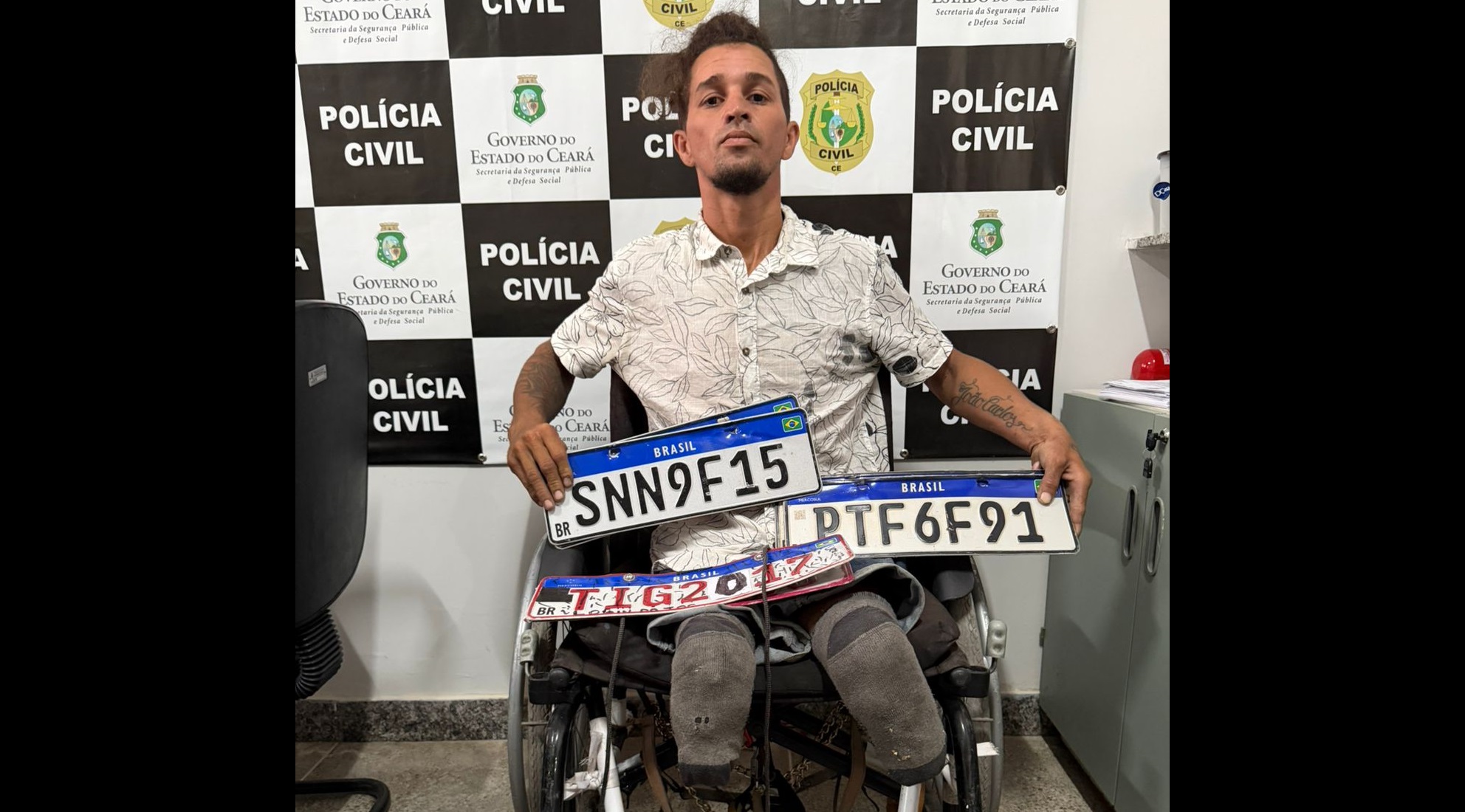 Cadeirante é preso em Fortaleza após ser flagrado furtando placas de carro