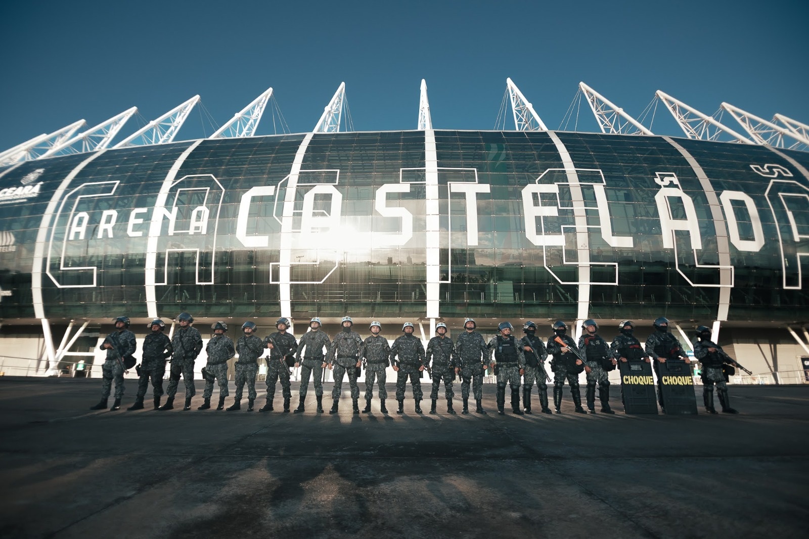 PM detém 35 torcedores por tumulto dentro da Arena Castelão durante o Clássico-Rei