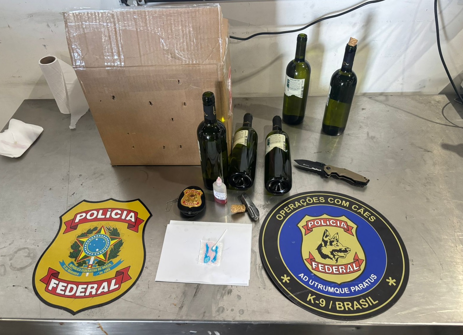 Polícia Federal apreende carga de vinho com cocaína diluída, no Aeroporto de Fortaleza