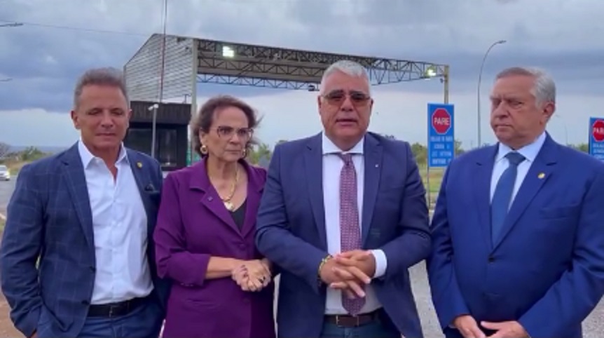 Eduardo Girão e outros senadores bolsonaristas fazem visita à Papuda