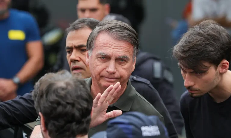 Com voto de Zanin, STF forma maioria para manter prisão preventiva de Bolsonaro