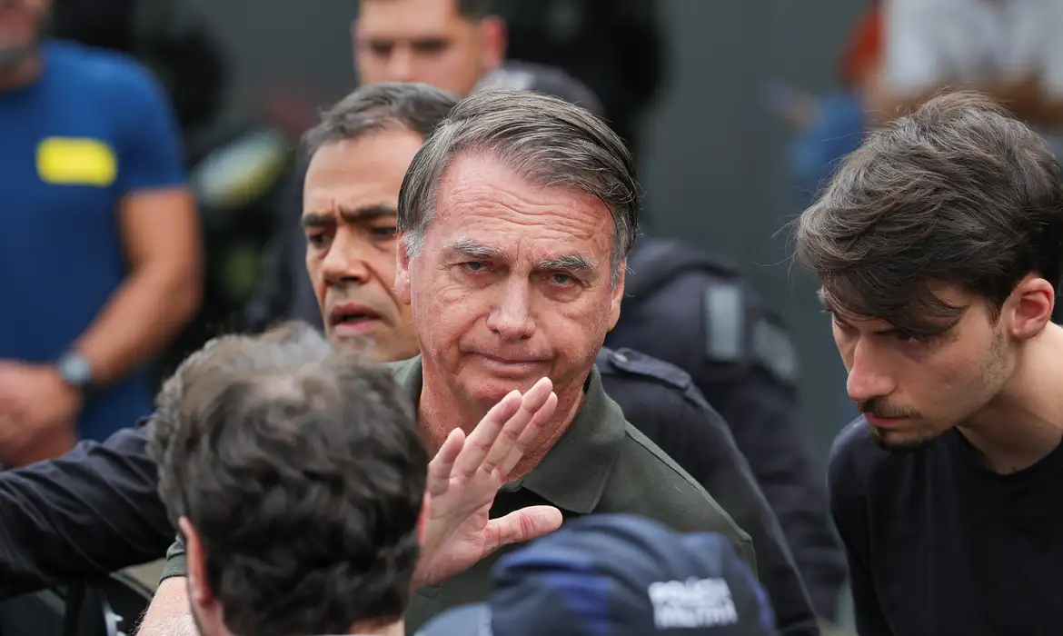 Com voto de Zanin, STF forma maioria para manter prisão preventiva de Bolsonaro