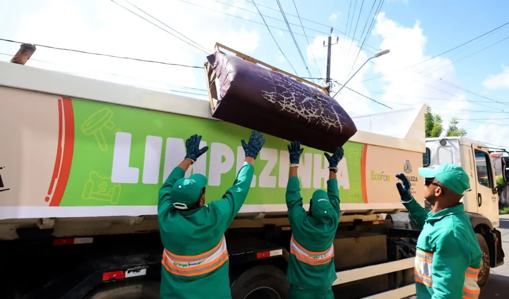 Caminhão Limpezinha realiza coleta de materiais volumosos em bairros de Fortaleza entre 3 e 8 de novembro