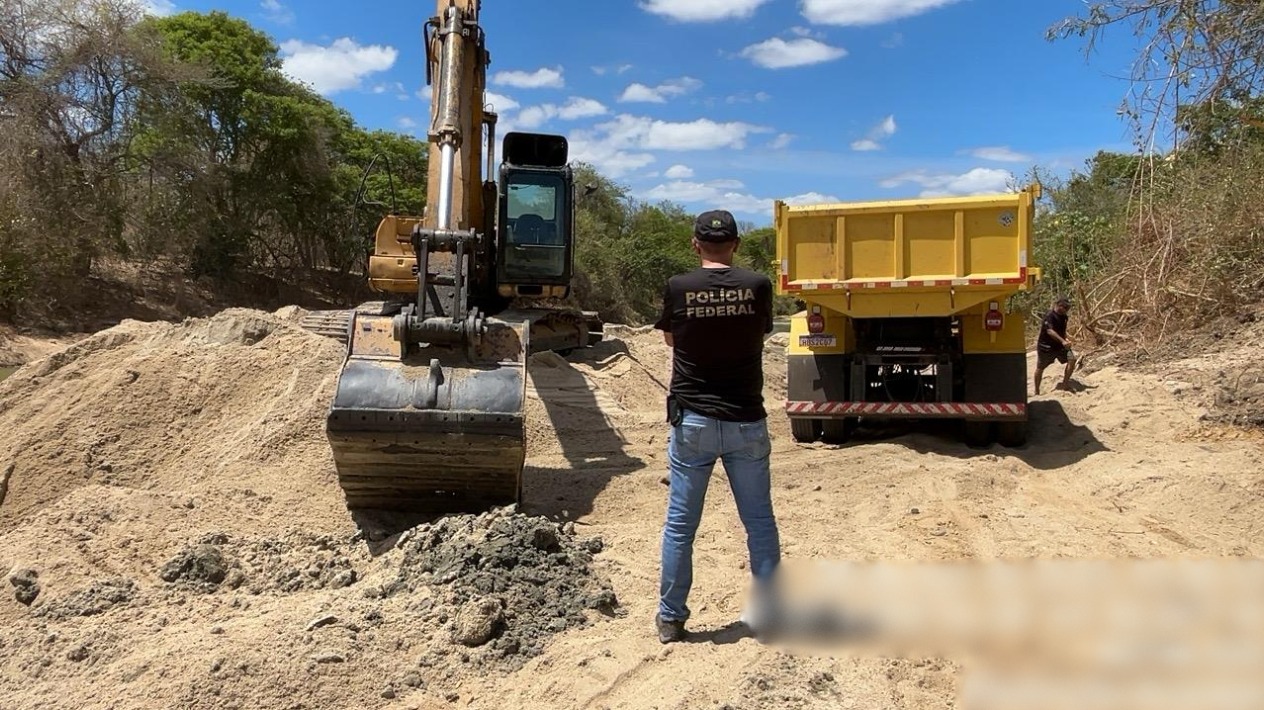 Polícia Federal realiza operação e prende dois por extração ilegal de areia em Itapiúna