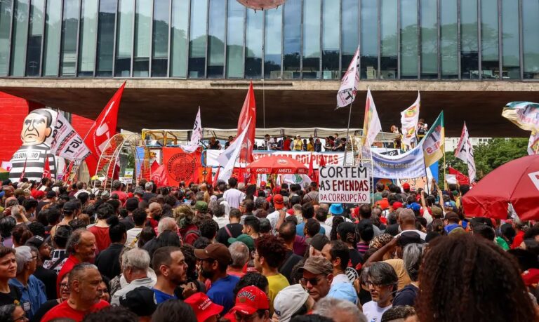 Manifestantes tomam as ruas em várias capitais brasileiras contra o PL da Dosimetria; confira o balanço