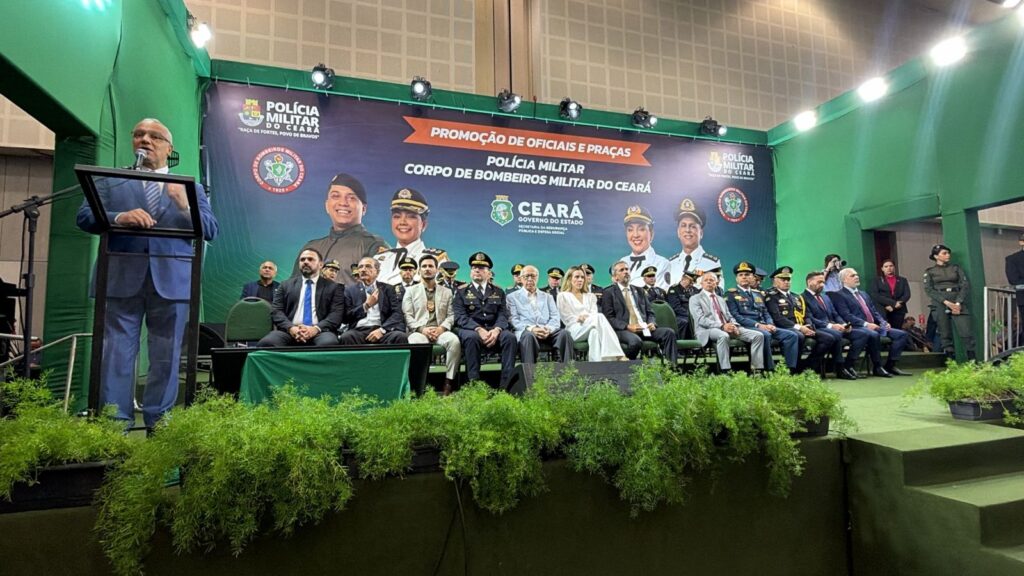 Mais de 2.500 policiais e bombeiros militares são promovidos em cerimônia em Fortaleza