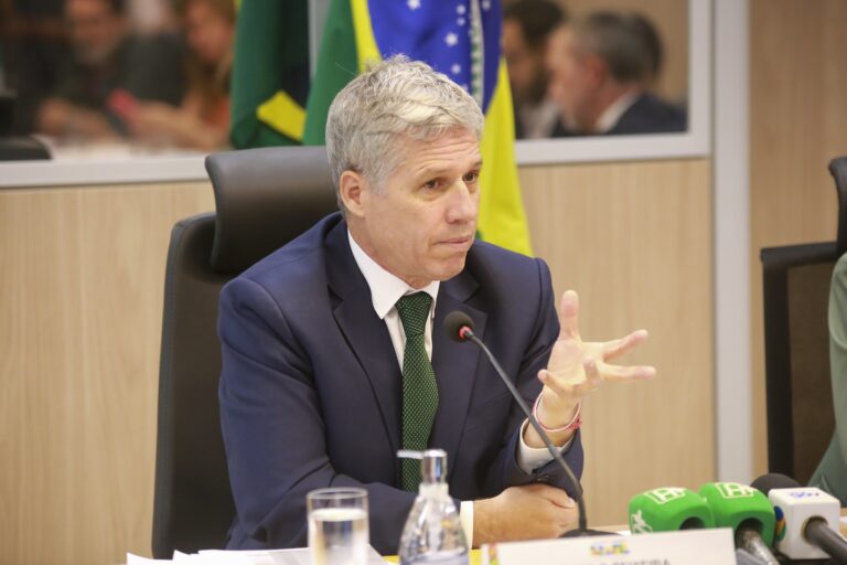 Agricultura familiar do Brasil vai oferecer bons produtos para europeus, diz Teixeira