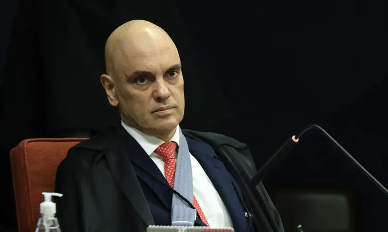 Moraes autoriza cirurgia de Bolsonaro, mas rejeita pedido de prisão domiciliar