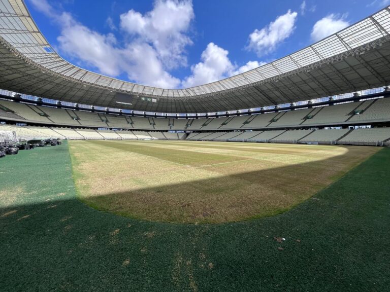 Arena Castelão inicia revitalização do gramado após a realização de 52 jogos em 2025