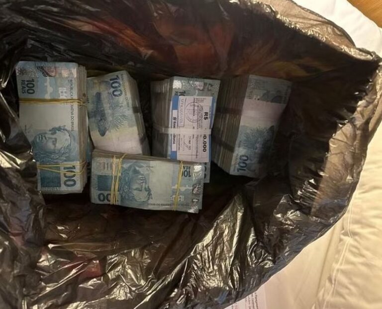 PF encontra R$ 430 mil em espécie em casa de líder do PL durante operação