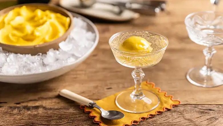 Drinque festivo: Como fazer espumante com sorbet de manga