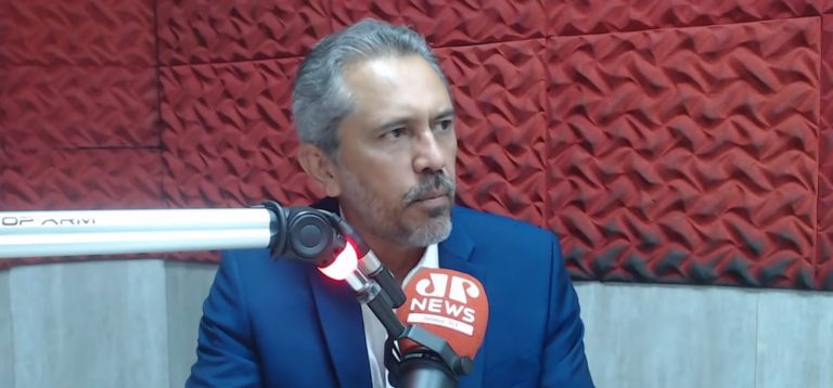 Elmano diz que empresa da obra do Anel Viário não cumpriu cronograma e que repasses estão em dia