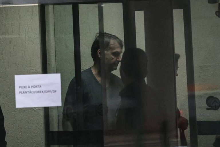 Defesa de Bolsonaro pede autorização ao STF para sessões de fisioterapia