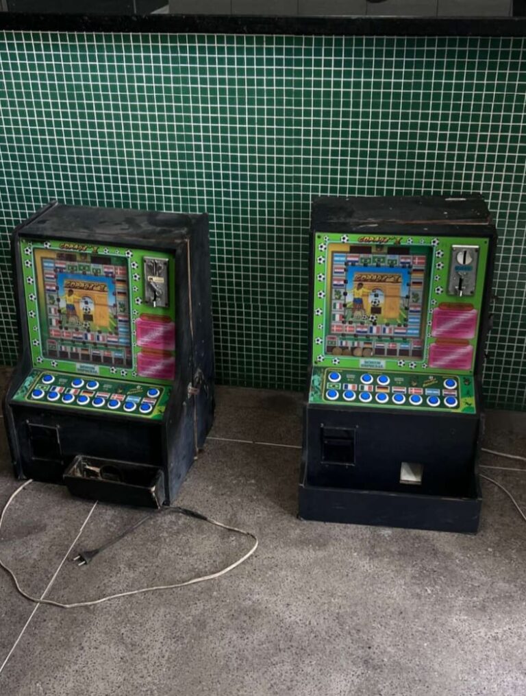 Dona de comércio é presa com duas máquinas caça-níqueis dentro de mercearia em Fortaleza