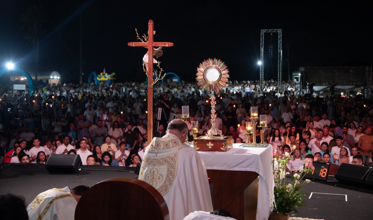 Réveillon da Paz 2026 reúne milhares de fiéis na virada de ano, em Fortaleza