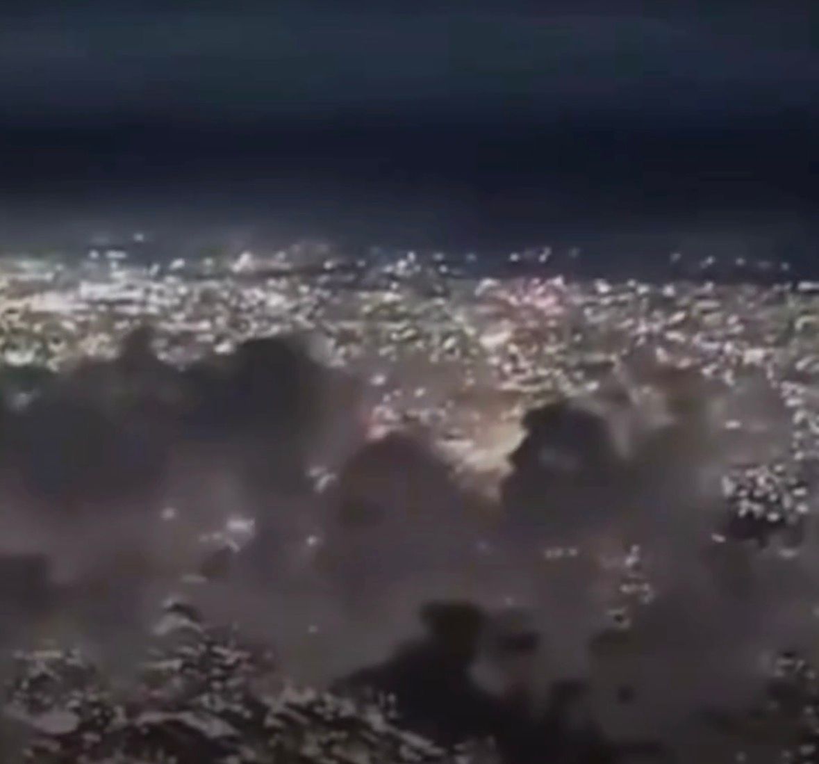 Piloto filma queima de fogos em Fortaleza durante voo na virada do ano; veja vídeo