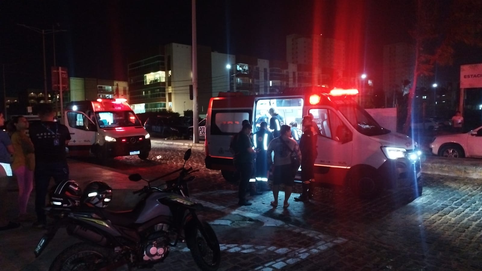 Ataque a tiros deixa policial morto e ao menos três feridos na Praia do Futuro, em Fortaleza