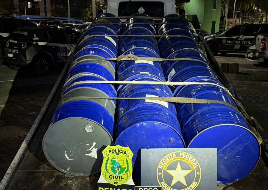Receita Federal e Polícia Civil apreendem três toneladas de substância usada em “lança-perfume” no Ceará