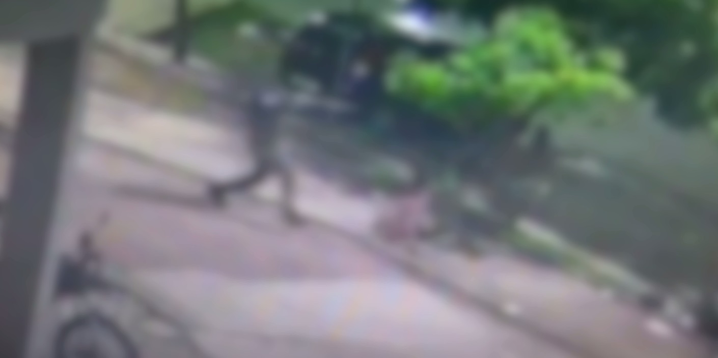 Homem é preso após ser flagrado agredindo mulher com cacos de vidro em Fortaleza