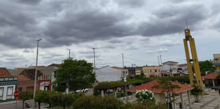 Perigo: avisos do Inmet sobre chuvas fortes abrangem todo o estado do Ceará