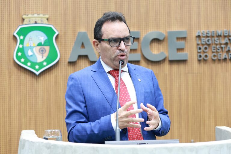 PT Ceará suspende filiação de suplente de deputado preso por importunação sexual