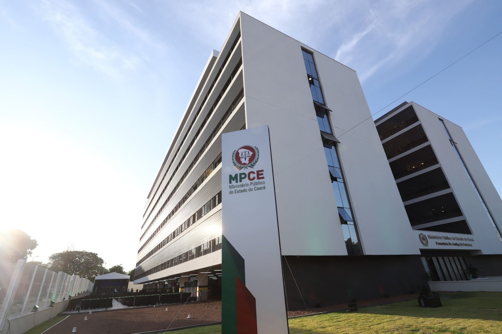 MP ajuíza ação após criança com deficiência ser expulsa de escola particular em Fortaleza