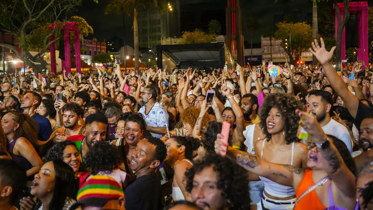 Confira a programação deste domingo (15) do Carnaval de Fortaleza, com horários e locais dos festejos