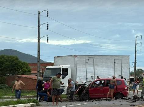 Acidente na BR-222 deixa cinco pessoas feridas em Sobral, no Ceará