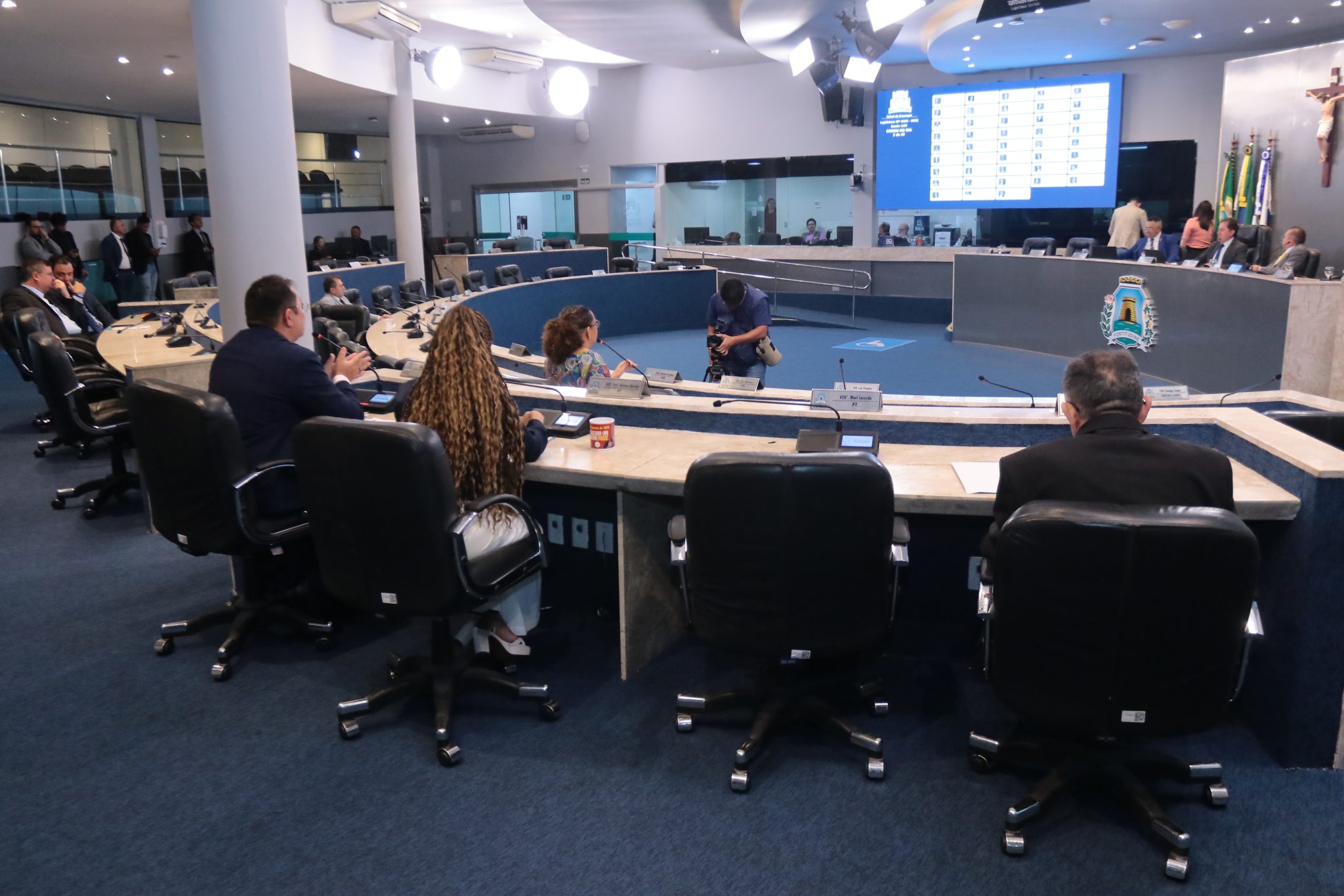 Câmara aprova projeto que autoriza venda de terrenos públicos no Mucuripe; oposição questiona valores