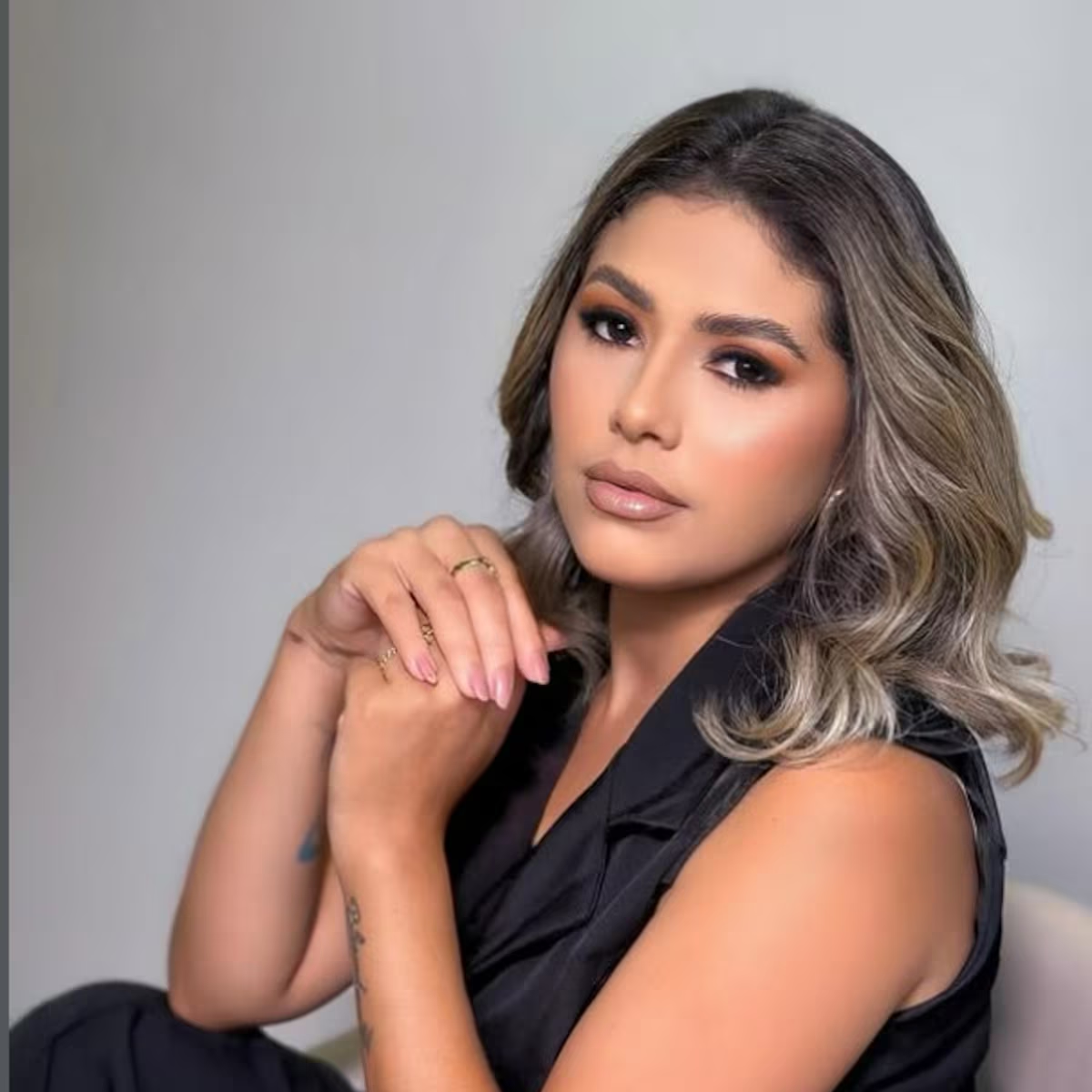 O crime ocorreu dentro da residência da vítima. Ana Karolina foi espancada e morta no local. Após o assassinato, fugiu