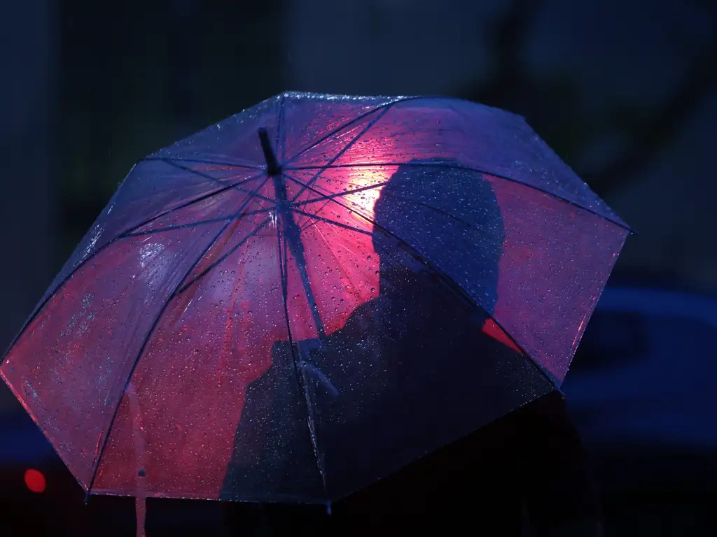 Frente fria e calor intenso espalham temporais pelo Brasil nesta terça