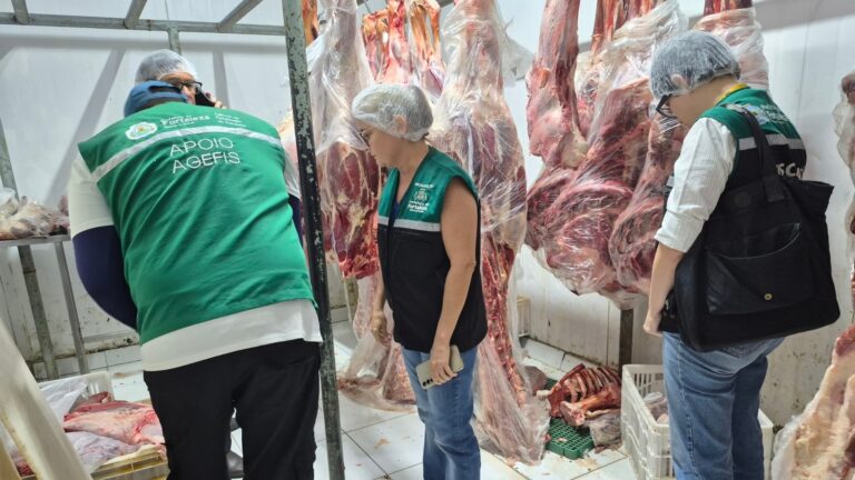 Agefis apreende 500 kg de carne em açougue de Fortaleza; estabelecimento já estava interditado